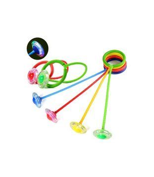 Нейро LED скакалка на ногу светящаяся R48-1 В ящике 100 штук нейроскакалок на ногу светящихся оптом Длина скакалки на ногу составляет 65 см, диаметр кольца 12 см, диаметр колеса 10 см. BK-5598 фото